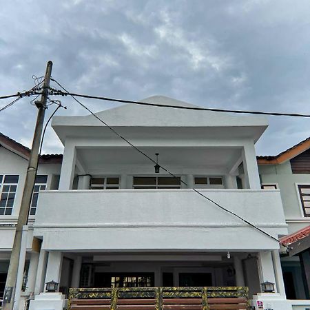 Ibai Golf Home Resort Homestay Kuala Terengganu Ngoại thất bức ảnh